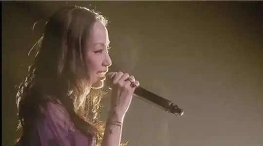 李靓蕾|“偏执歌后”中岛美嘉:凭一首歌拉低日本自杀率,失聪仍坚持歌唱