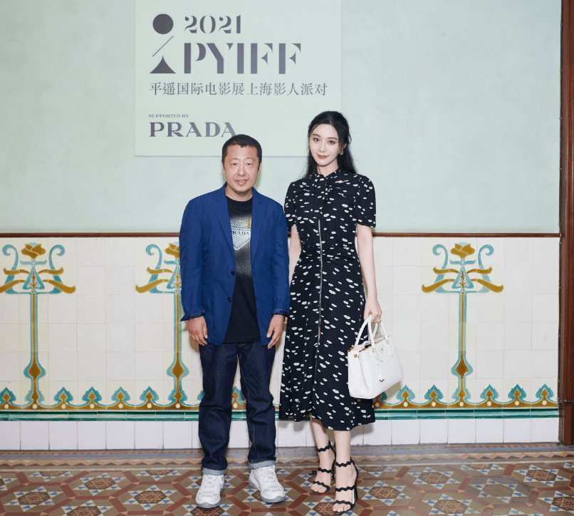 潮流新风|范冰冰生图真抗打！就算是穿一身朴素黑裙，也依旧美得光彩照人