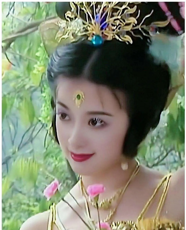 孙菲菲|6位明星下巴“进化史”：蔡徐坤争议大，孙菲菲直言不敢照镜子