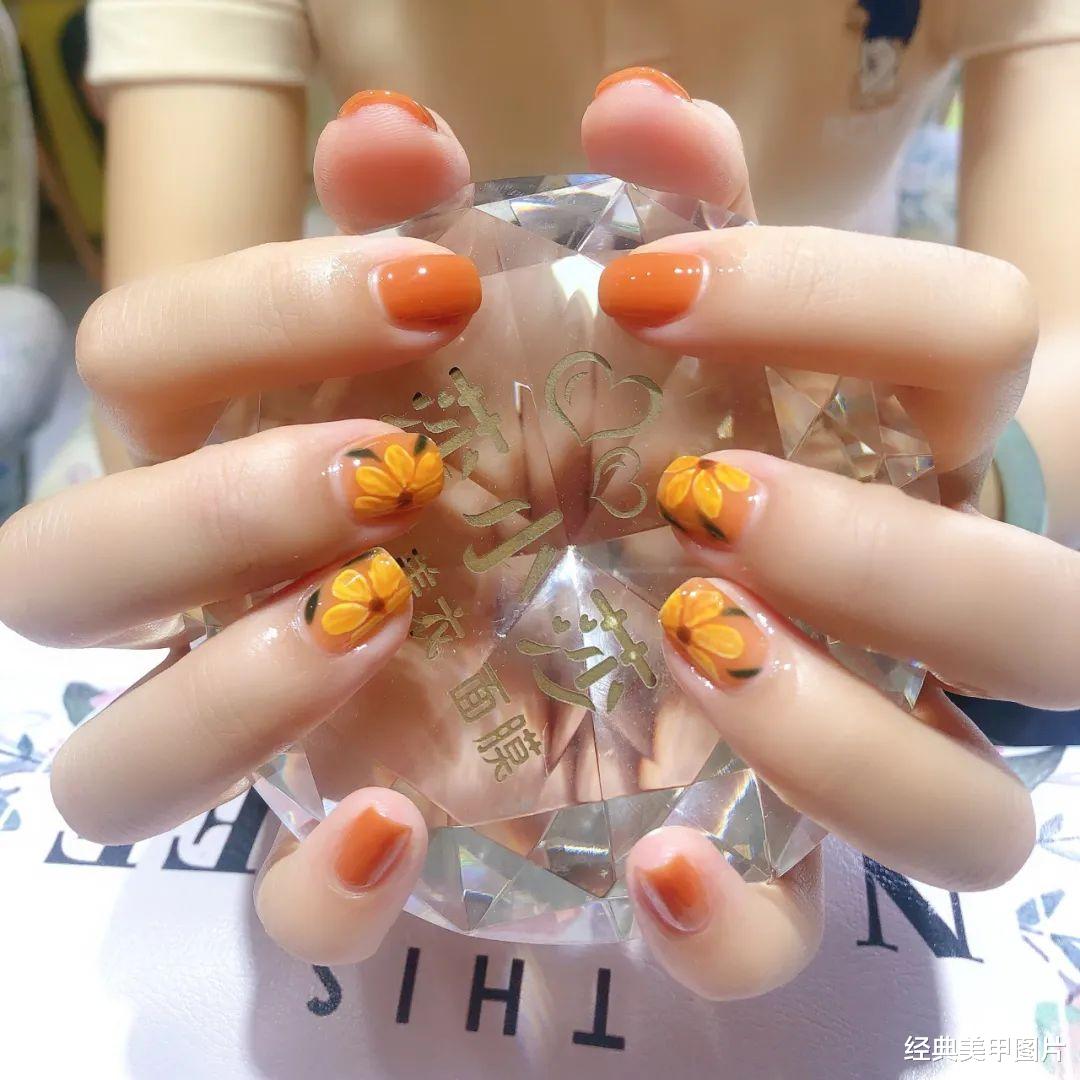 美甲|超级适合春天的花花草草美甲，仙气满满！