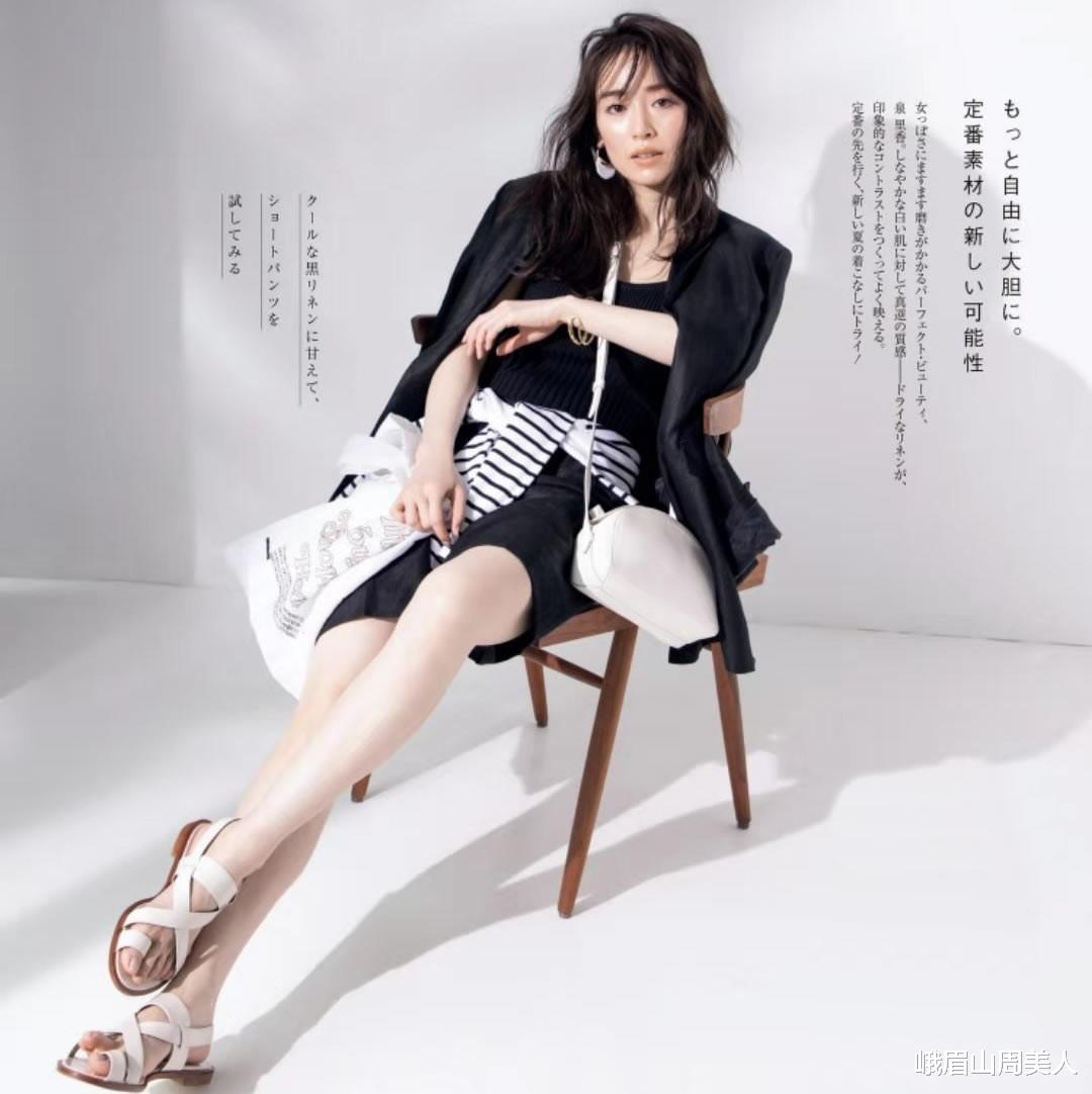 峨眉山周美人|有肚子的女人放弃“塞衣角”吧！学日本杂志这样穿，时髦还显瘦