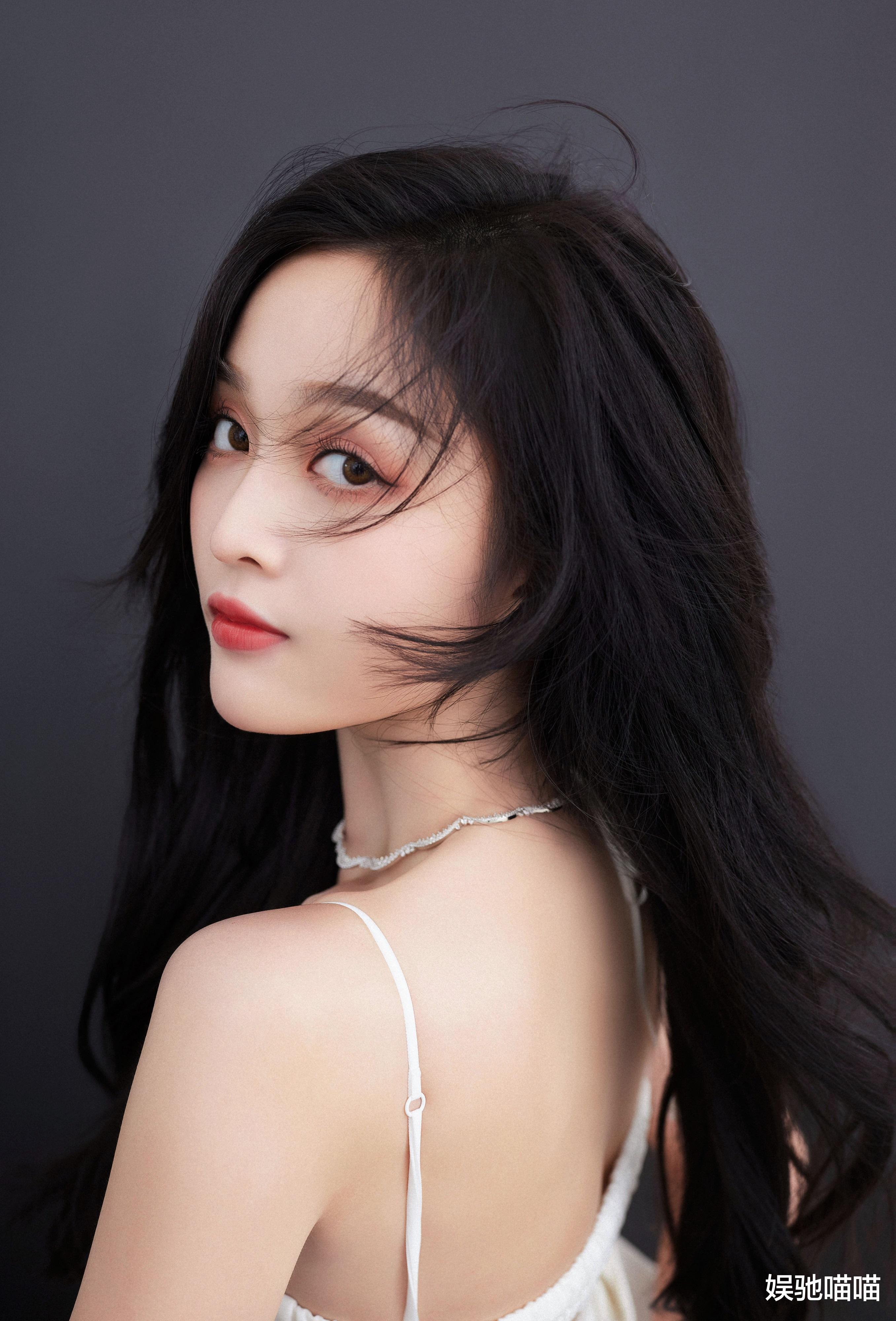 吴宣仪|吴宣仪舞台剪头发吓到众人，想选最强的人当对手，却输给后辈安崎