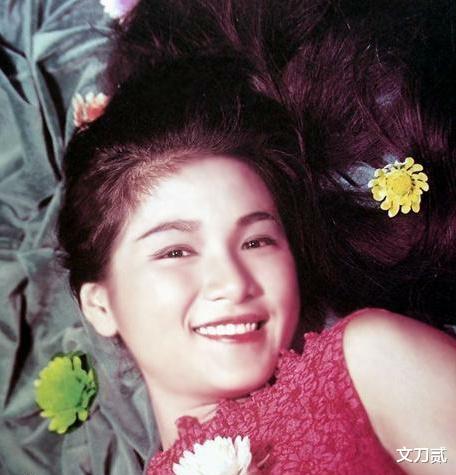 郑佩佩|当红时成龙、洪金宝做配，嫁富商怀孕8次只为生儿子，最终被抛弃