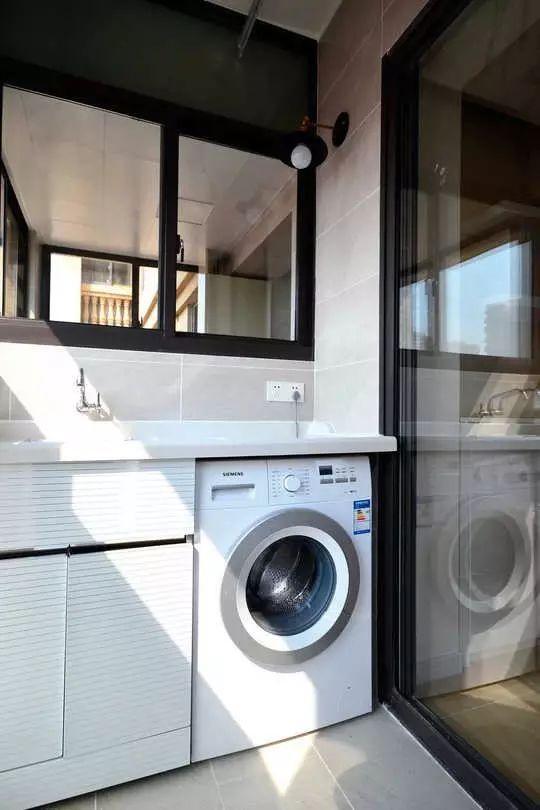 阳台放洗衣机,做个柜子好看实用多了,20个案例给大家做参考