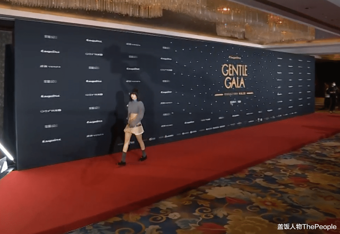 火龙果|时尚先生红毯女星抢镜：有人穿成火龙果，还有人发型撞款潘长江