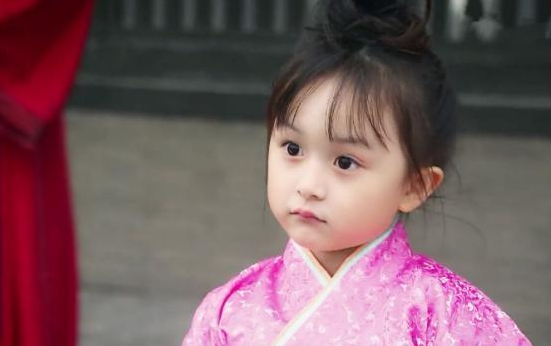 芈月|2岁出道年入百万的“小芈月”，因颜值高被禁止整容，今变成这样