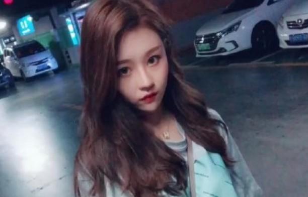 蔡萝莉|为何网红蔡萝莉拍照不露脸，看清她真实模样后，网友：没开玩笑？