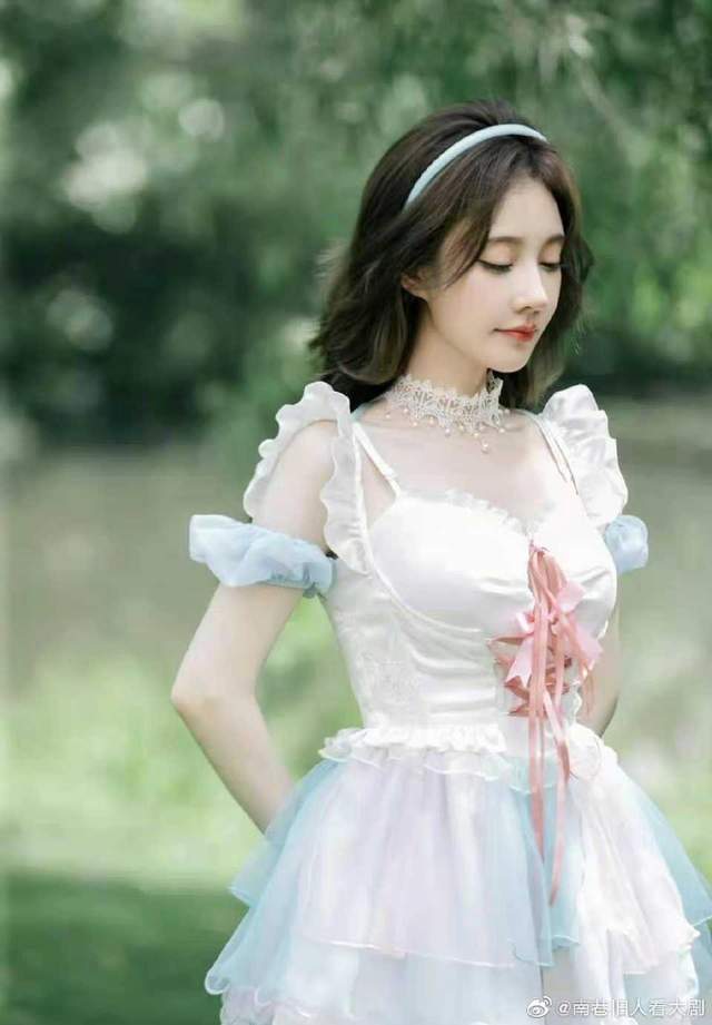 冯提莫|冯提莫生图照堪比精修图，网友直呼：还能再美点吗？