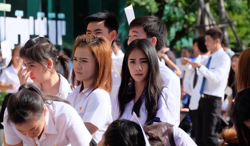 高校|大批留学生回国就业被“冷待”，花费数百万镀金，如今本都捞不回