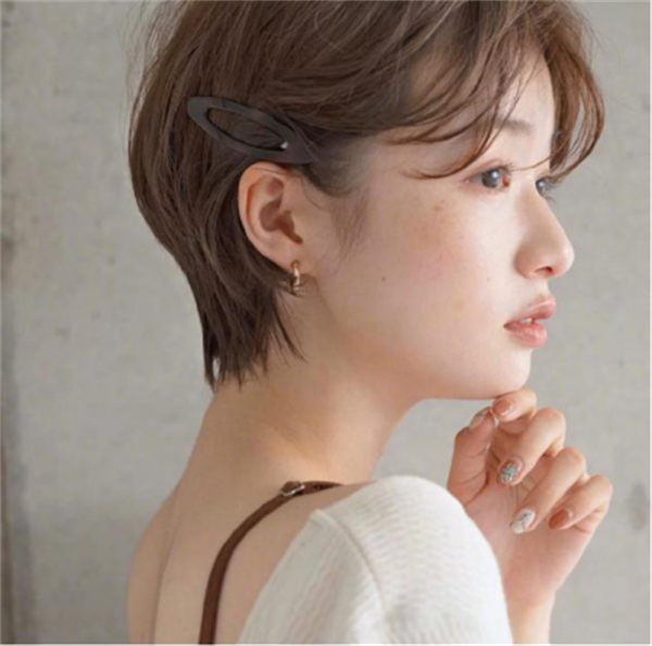 小哥哥|短发比长发更容易彰显自己的风格，清爽利落，简约又不失高级