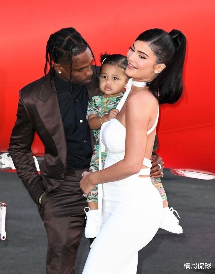 凯莉·詹娜|金小妹与黑人男友复合怀二胎，65岁母亲与小25岁黑人男友相恋7年