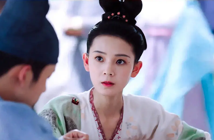 王安宇|女明星“假牙”大PK,谁的嘴巴闭不上,谁的嘴里藏着一套房?