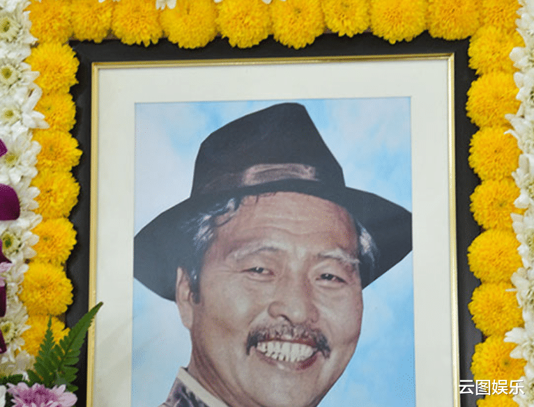 闫妮|一路走好！74岁老戏骨出殡，家人遵循遗愿，火化后将骨灰撒进大海