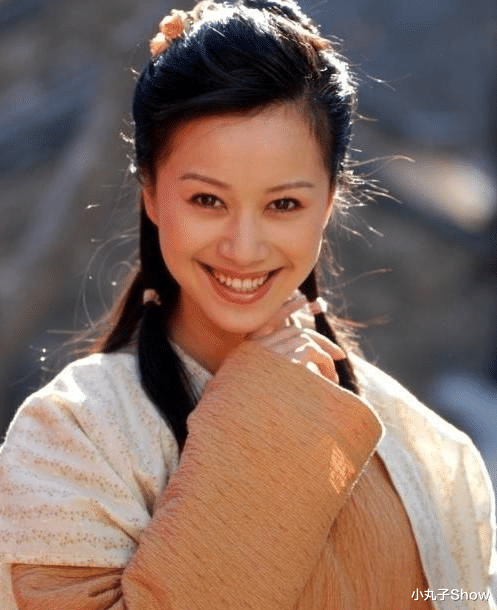 倪虹洁|“祝无双”倪虹洁状态越来越好，黑色西装美艳大方，43岁依旧单身