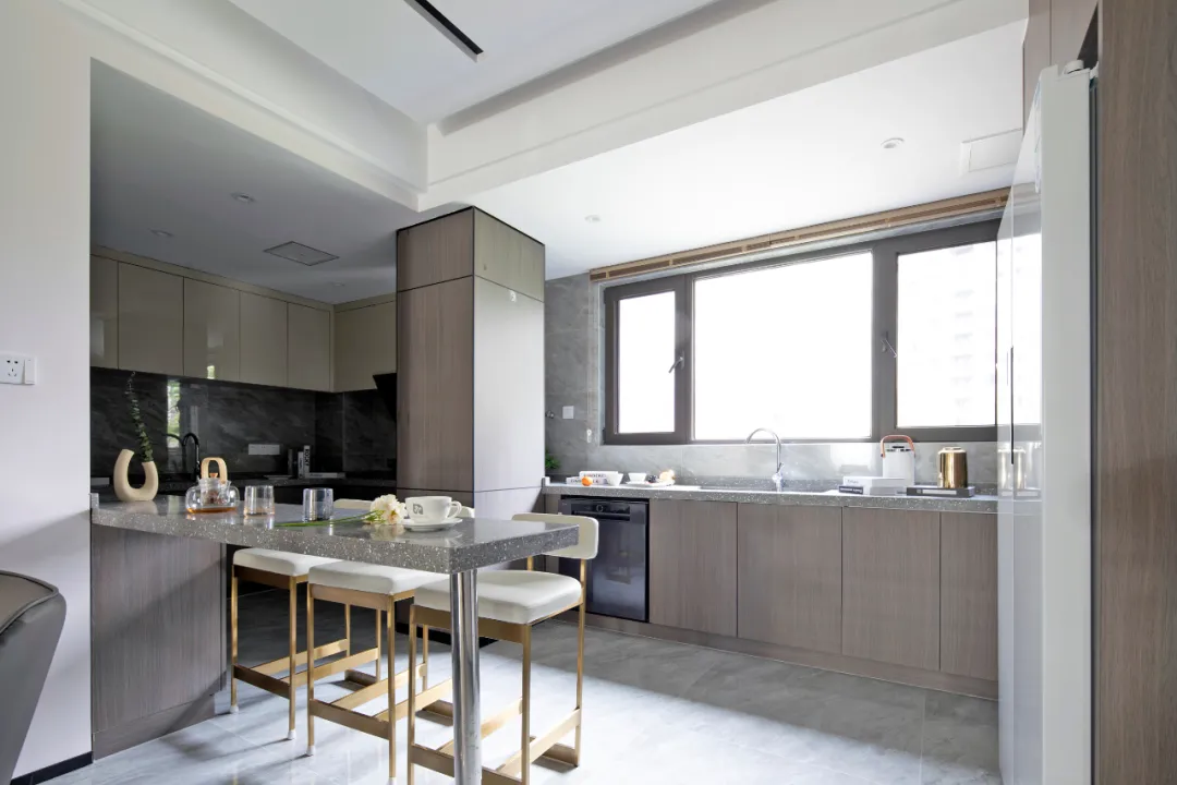 设计师|148㎡现代轻奢风,黑白灰咖的高级精致生活!