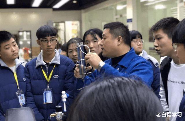 老白侃学习|湖南近800名高中新生，被“强制退学”，原因出在家长身上