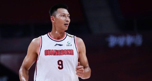 清浅微笑的我|正式签约！易建联与广东宏远完成续约，放弃顶薪让人敬佩