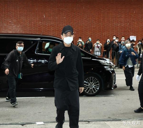 吴孟达|刘德华现身吴孟达葬礼：下车之后主动打招呼，严肃面对媒体镜头