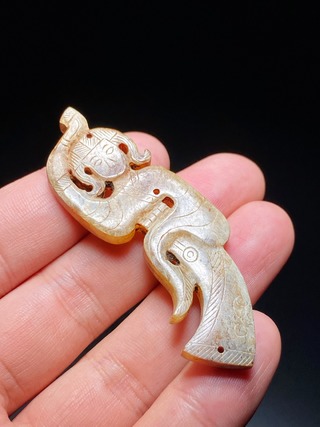 |汉 和田玉 游丝毛雕 玉舞人 挂件