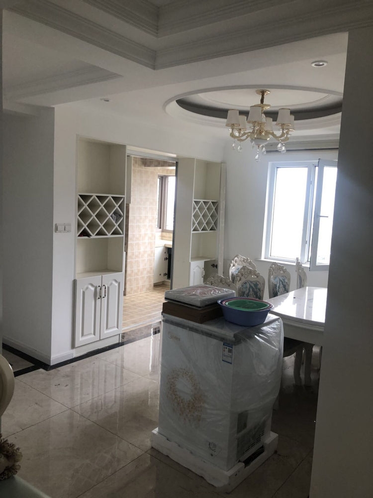 新房装修毕业,现在就等通风后入住了,客厅背景墙还真漂亮