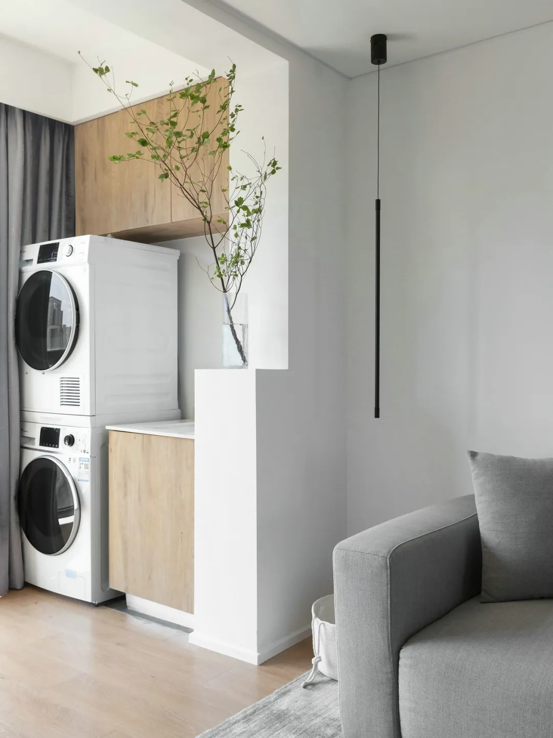 超温柔氛围感！大平层旧房改造，90后独居男生的原木小家