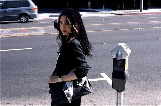 韩艺瑟|“财阀千金”韩艺瑟：无谓男友曾是“牛郎”，开直播怒斥爆料者