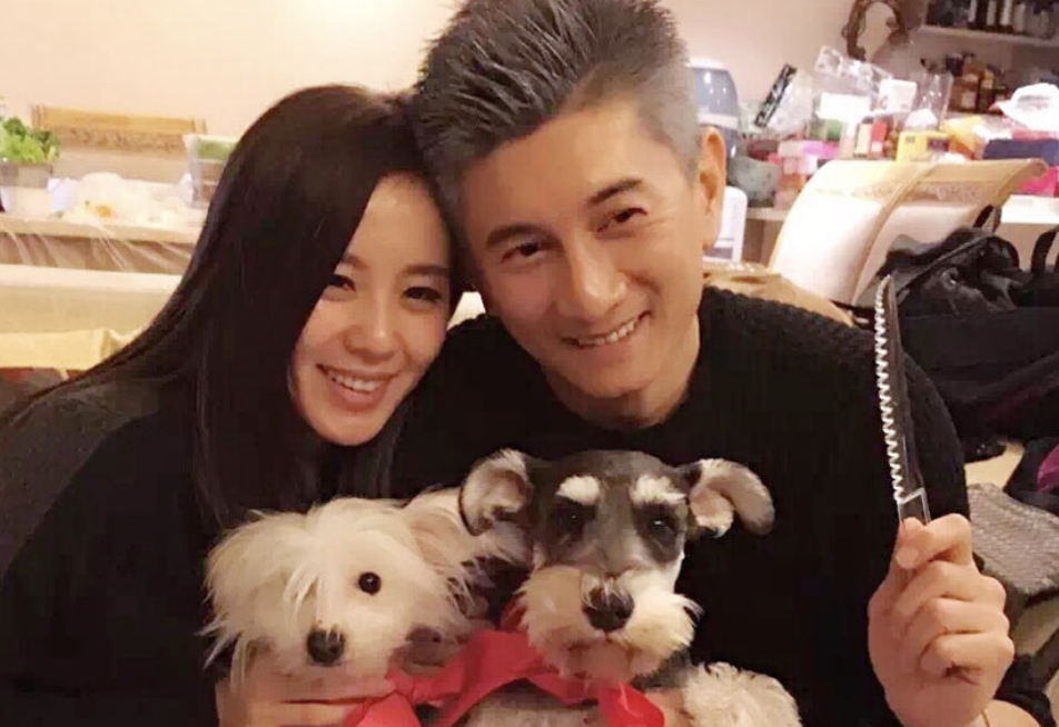 |为生男吞壁虎，高龄拼三胎，暗示吴奇隆家暴刘诗诗，小S有多苦？