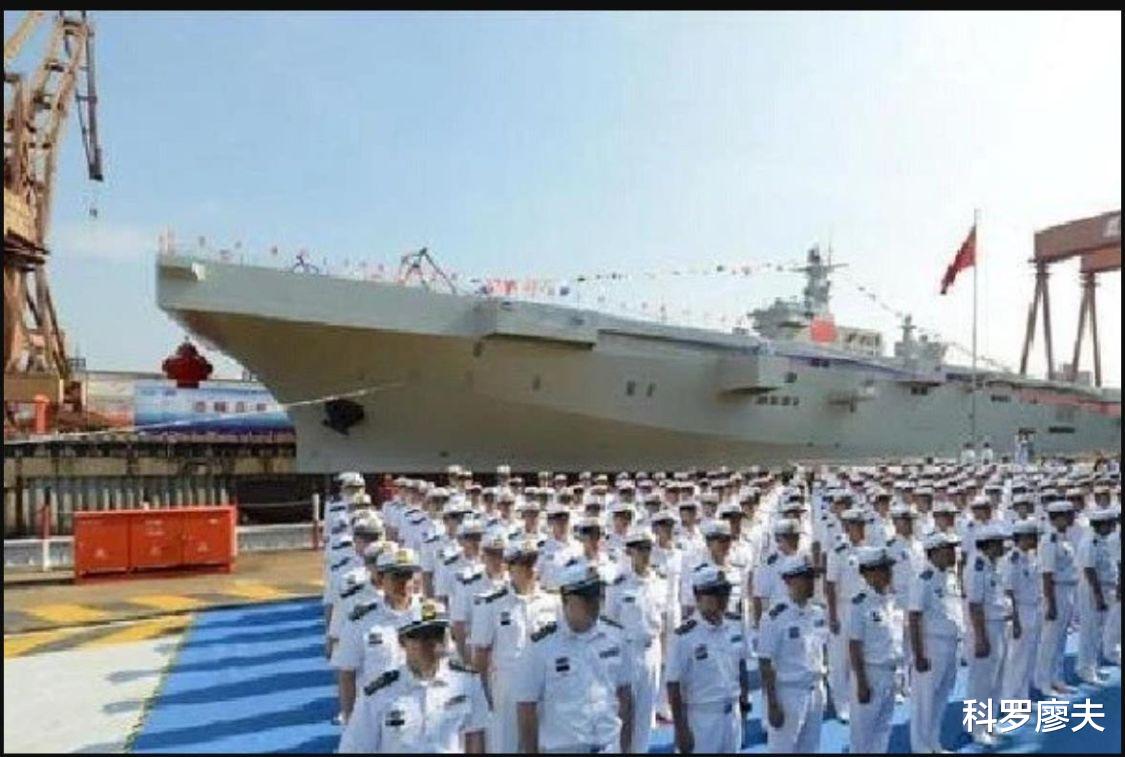 排头聚聊 国产“小航母”服役：舰名海南，舷号31，排水4万吨，载机30架