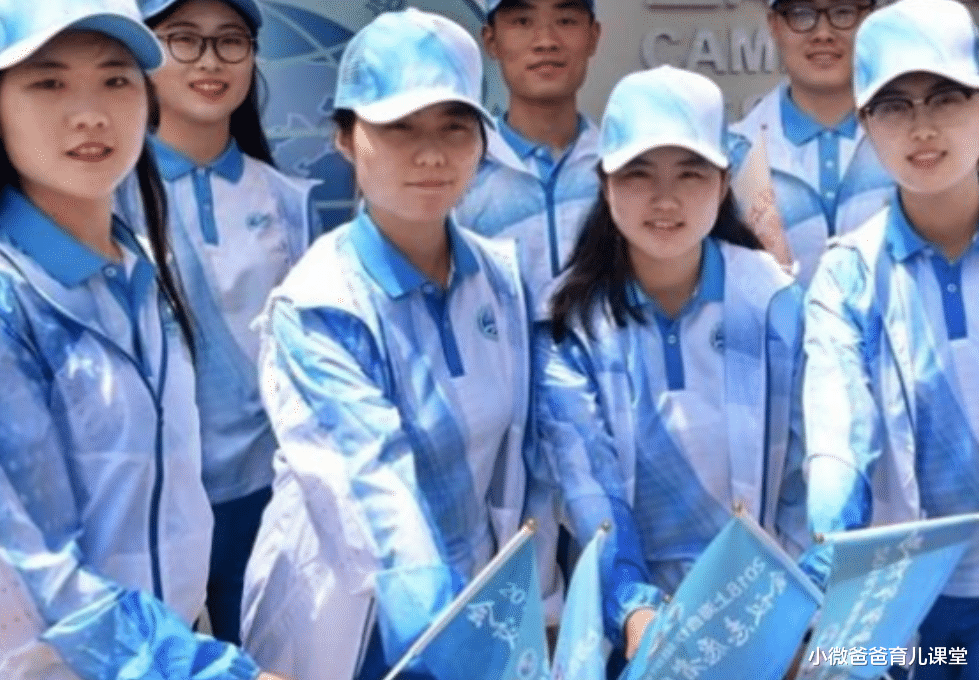 小微爸爸育儿课堂|大一新生开学前,要准备好这“一档三证”,避免发生不必要的麻烦