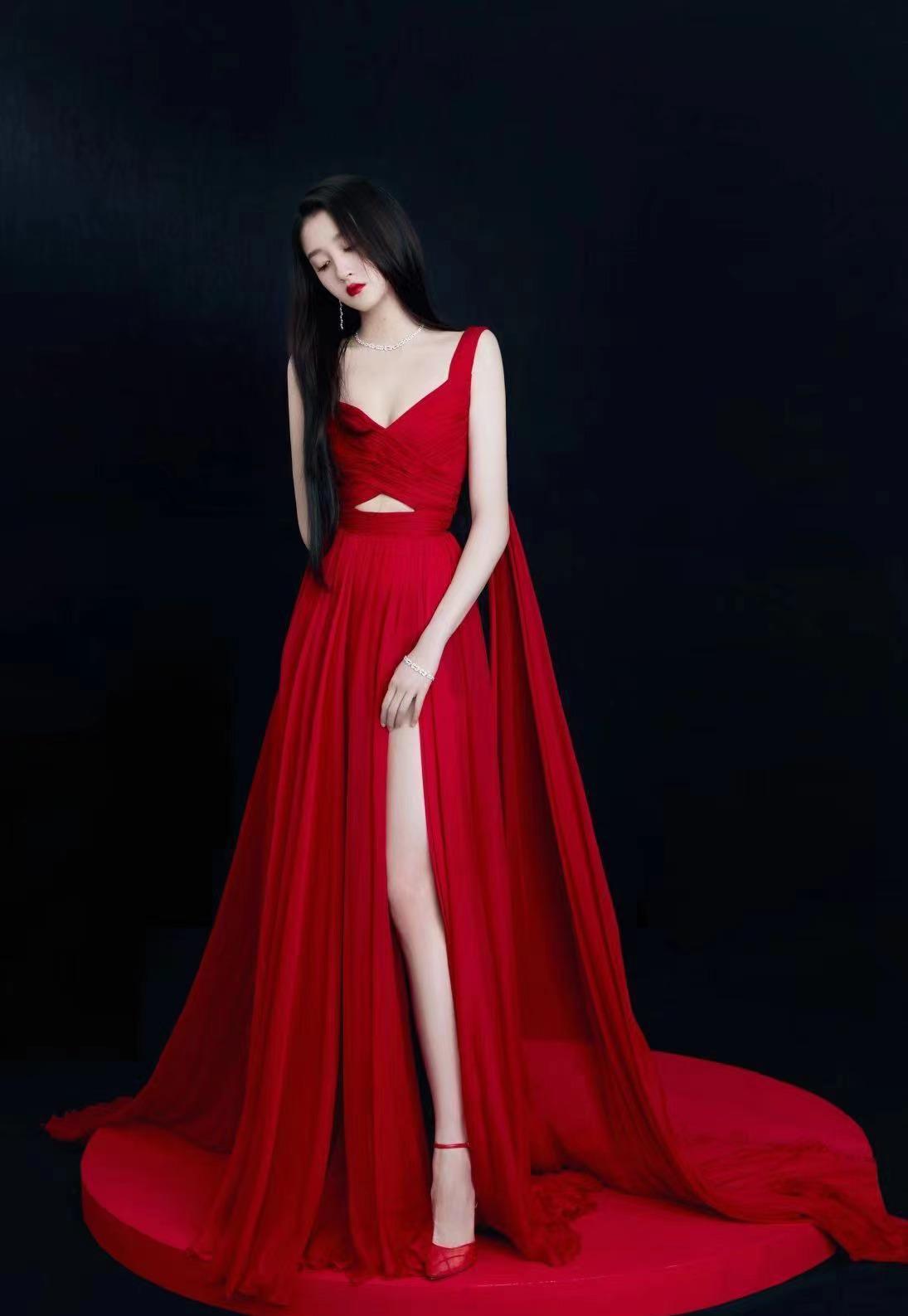 时尚圈的奇葩大喵|中国第一腿精？个儿不算高腿却挺长，随便穿都美得让人不敢吃饭！