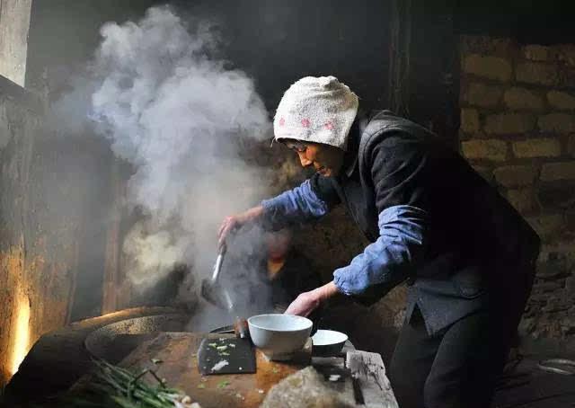 罗惠玲爱电影 泪奔！长期在外的孩子突然回家，父母的反应绝了！中彩票也比不上