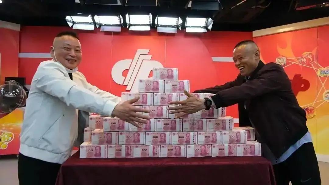湖北 湖北一男子擒获535万大奖，直言不敢告诉妻子，怕她太激动了