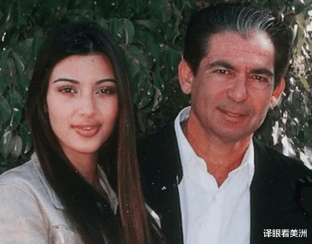 科勒·卡戴珊|41岁金姐晒6岁儿子生日照，亲友纷纷送上祝福，粉丝：甜化了