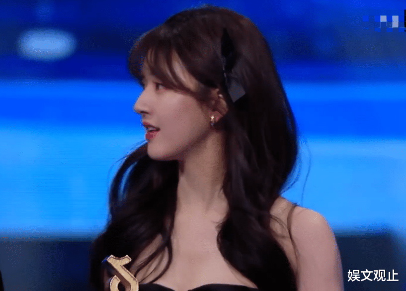 赵露思|赵露思金晨同框面对无美颜镜头，气场差距很明显，身高果然很重要