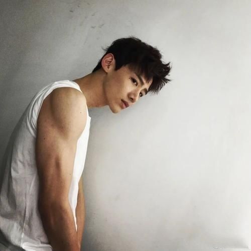 王一博|王一博：我卸妆了，许光汉：我卸妆了，宋亚轩：我化妆了？