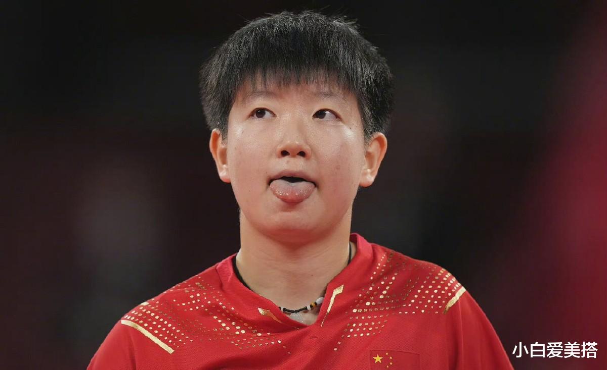 小白爱美搭|女乒夺冠！孙颖莎赛场上英姿飒爽，长相很反差萌，小肉脸手感超好