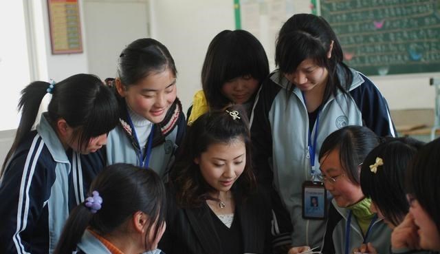 家中大小宝|四川一中学招聘的教师均来自清北,师范生干嘛去了?网友表示疑惑