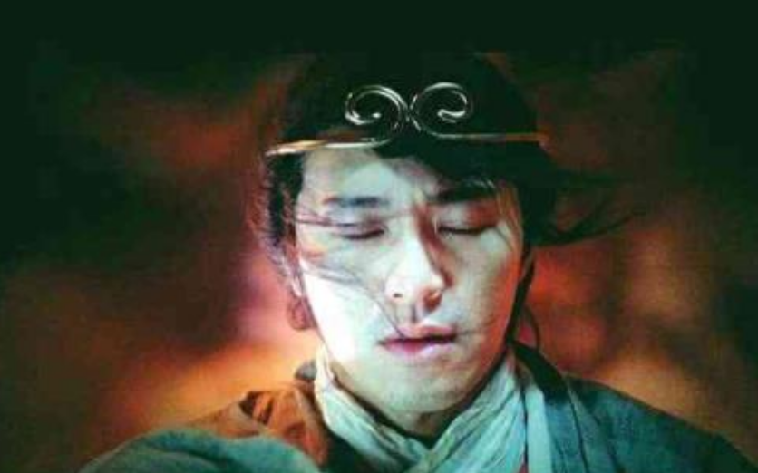 张小斐|这圈子真势利啊！短短四天从Zara到Prada，当初挨过的白眼都变成了笑脸