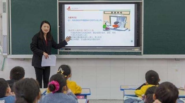 教师|教师行业迎来“新规”，老师学历将受到限制，部分教师陷入困境