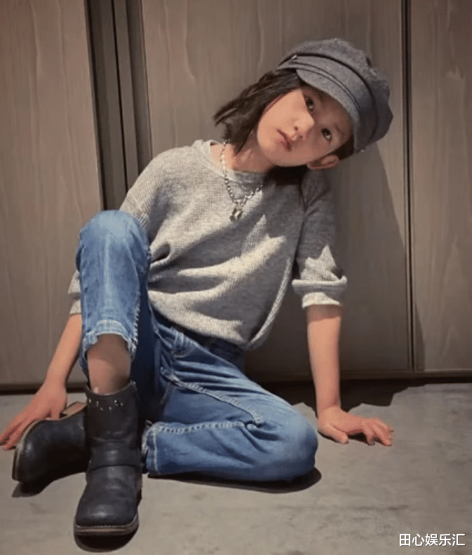 黄磊|黄磊小女儿黄少艾近照曝光，五官越来越标致，眼神全是精神范儿