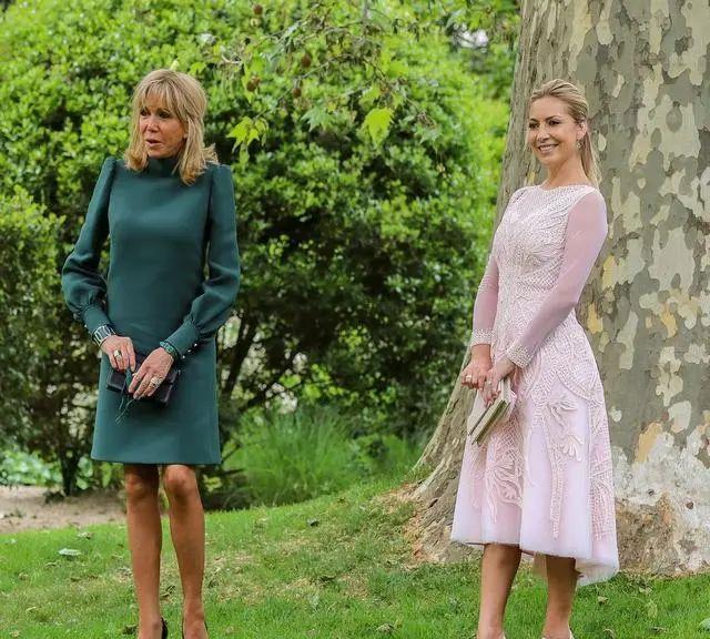 整容|法第一夫人又整容，扎公主头自信亮相，比小28岁阿根廷夫人还少女