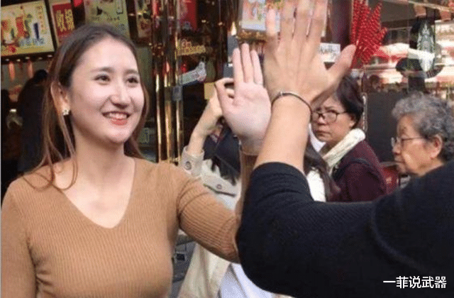 宋城 来旅游的俄罗斯人很困惑，这样东西明明很贵，怎么中国人当水喝？