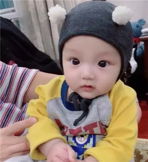 杨幂|她花6年整成杨幂，走红后嫁富二代，如今孩子长大暴露其真实颜值