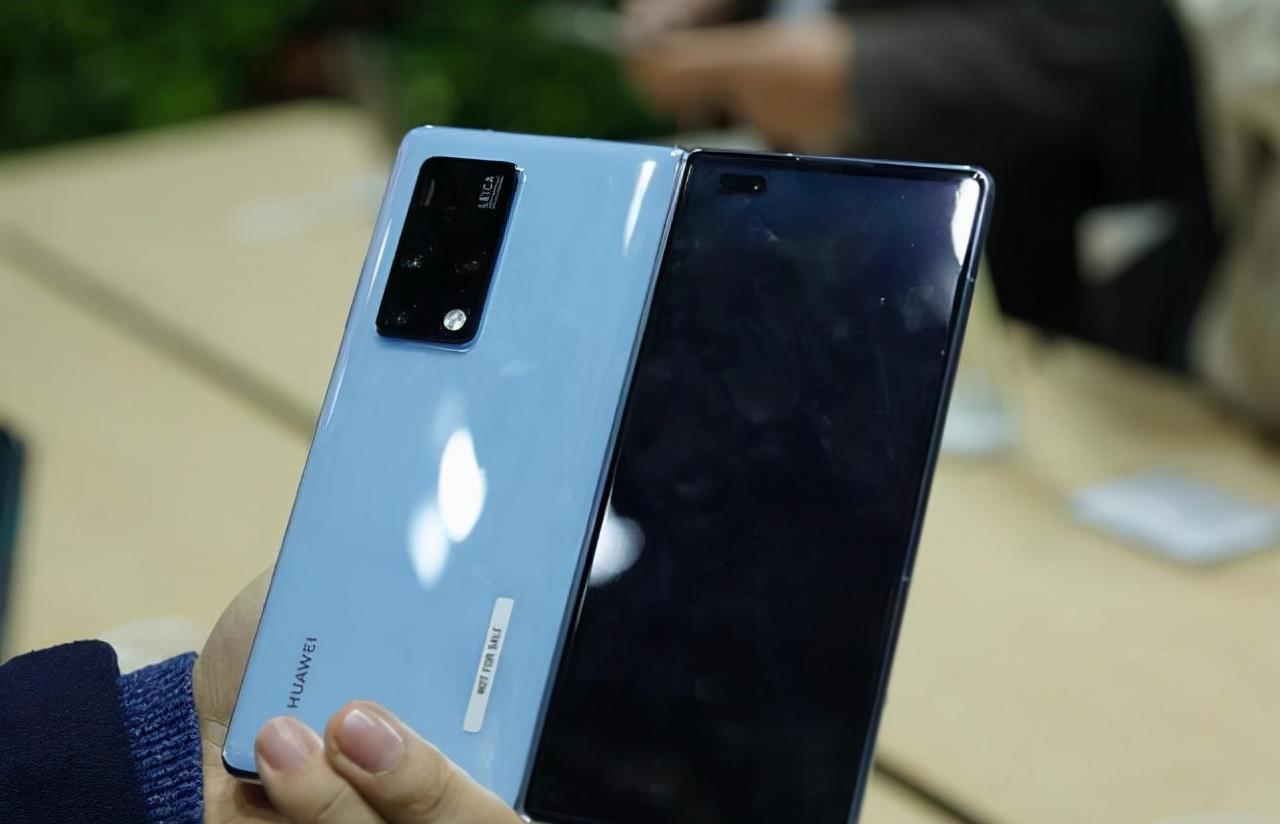 折叠屏|这屏幕摔不起！细数折叠屏手机维修费，内屏价格顶一部iPhone13