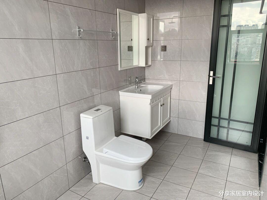 |终于装修完工啦，现代简约风格很喜欢，瓷砖做电视墙也很有档次！