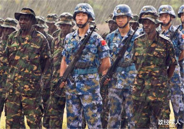 坦桑尼亞：通過中國軍訓的