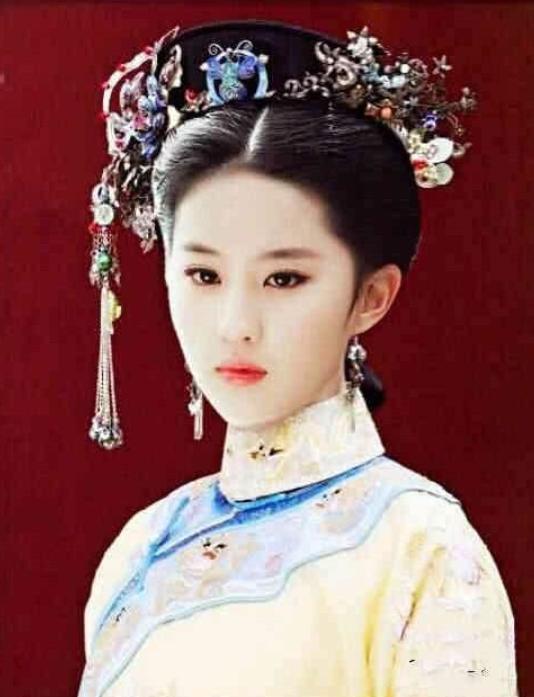 刘亦菲|刘亦菲为何很少出演清宫剧？当她穿上“甄嬛装”后，网友：理解了