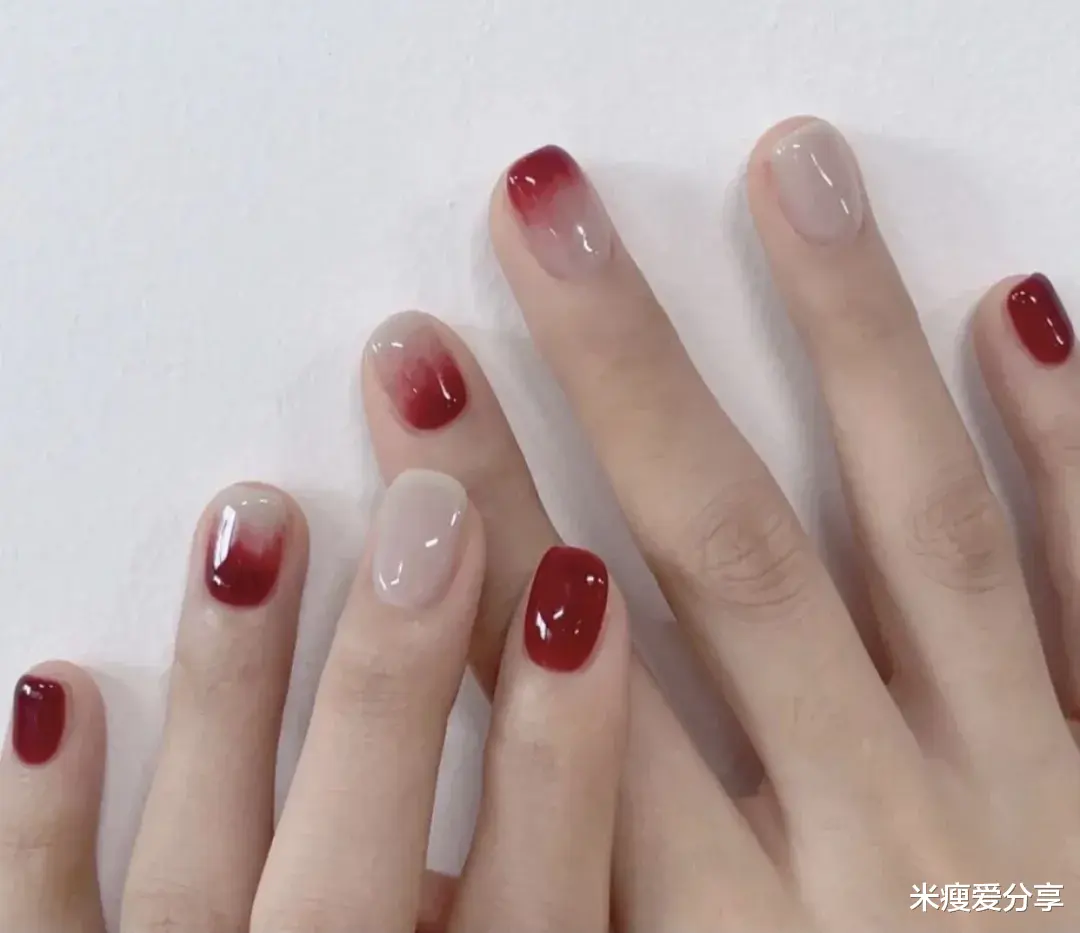 美甲 新年的第一波美甲,极致单色中的c位!