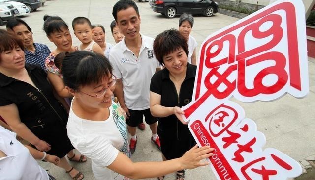 萌听小c姐|各地社区开始正式招聘，五险一金包餐，看看你符合条件吗？