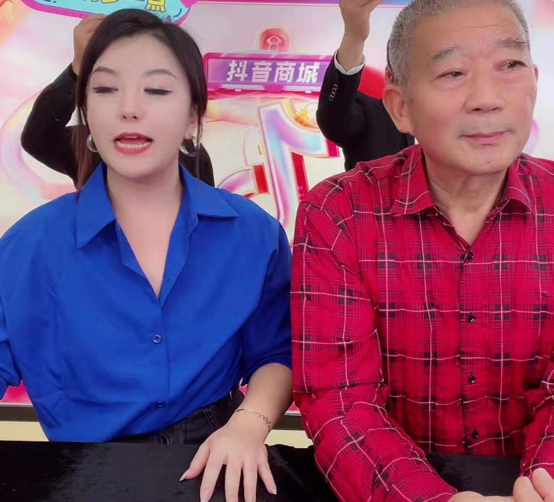 李昕言温度空间 67岁生宝宝：爸爸再次直播，被人质疑用孩子赚钱，应该多陪孩子